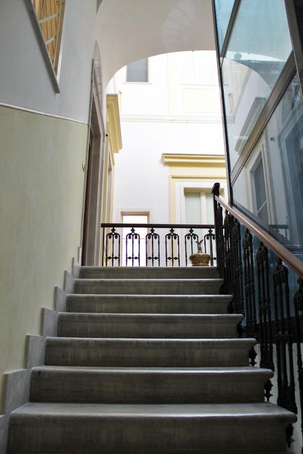 Bed and Breakfast Dimora De Brado Трани Экстерьер фото