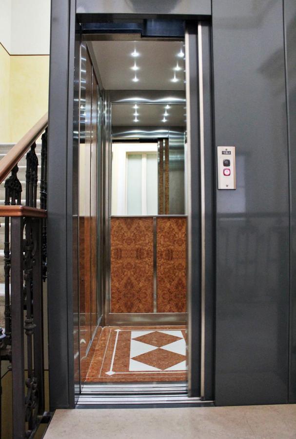 Bed and Breakfast Dimora De Brado Трани Экстерьер фото