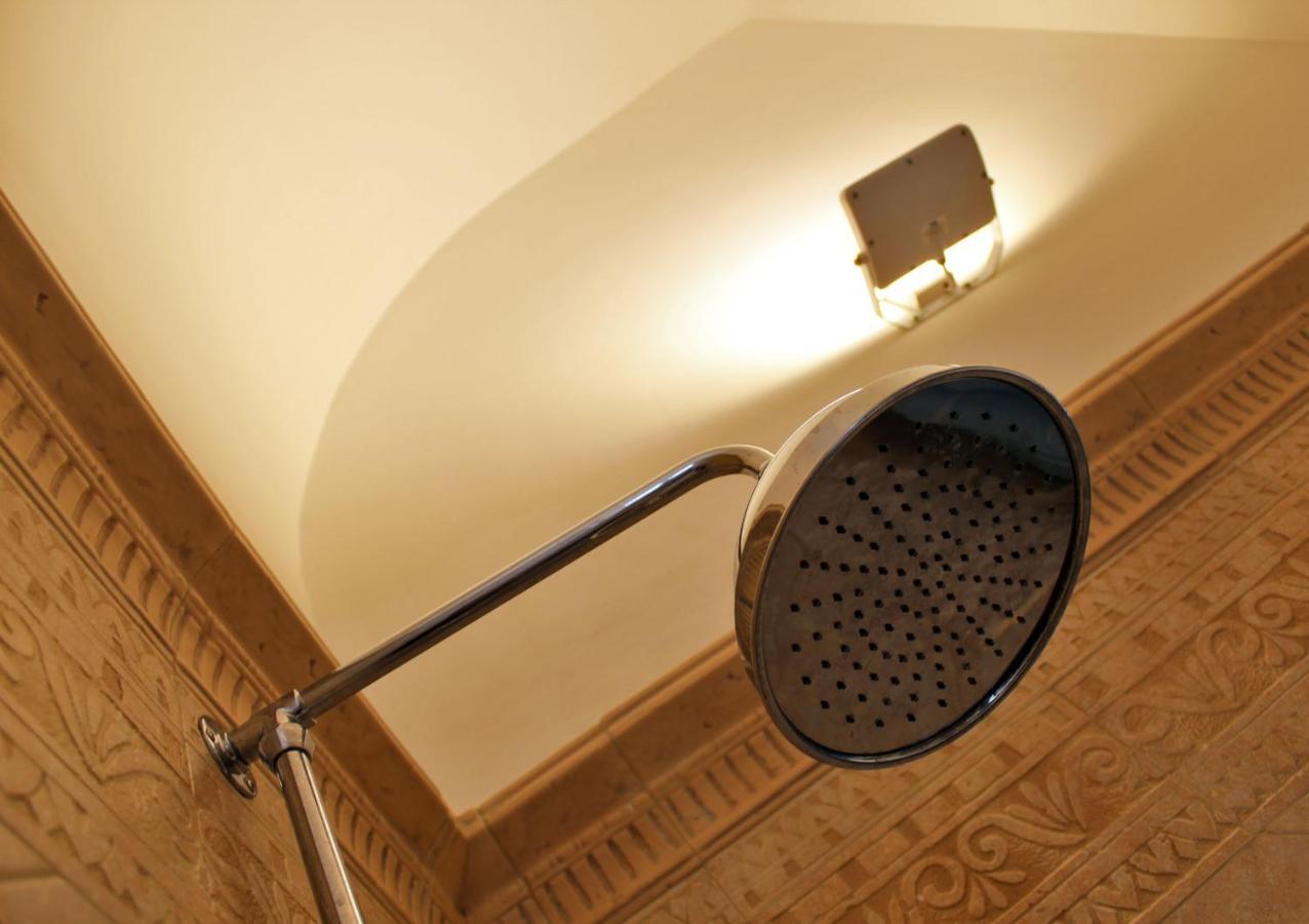 Bed and Breakfast Dimora De Brado Трани Экстерьер фото