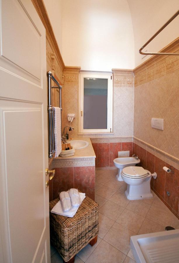 Bed and Breakfast Dimora De Brado Трани Экстерьер фото
