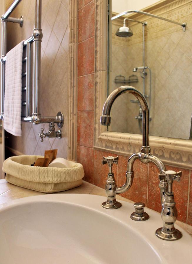 Bed and Breakfast Dimora De Brado Трани Экстерьер фото