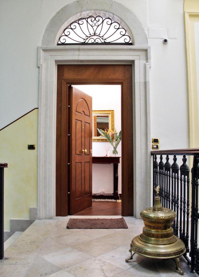 Bed and Breakfast Dimora De Brado Трани Экстерьер фото