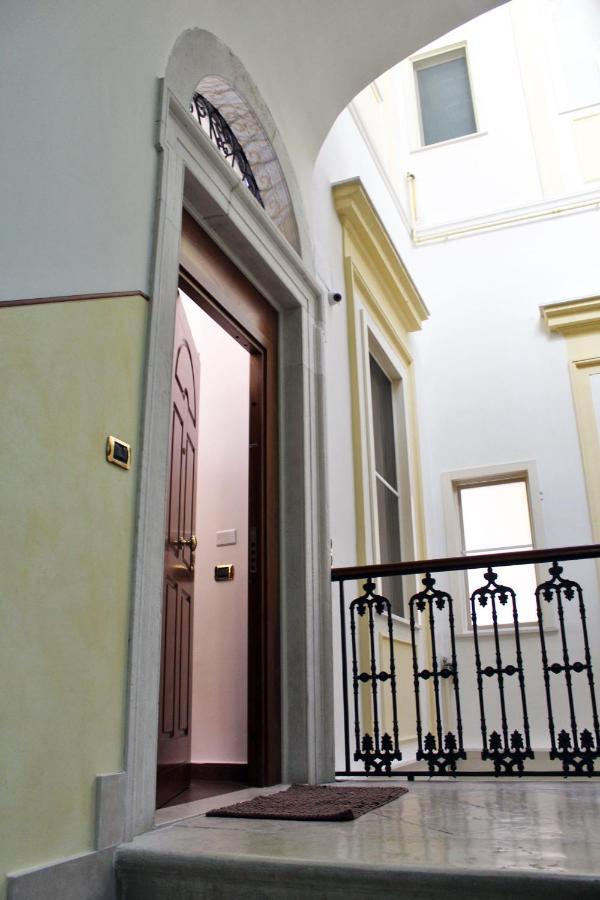 Bed and Breakfast Dimora De Brado Трани Экстерьер фото